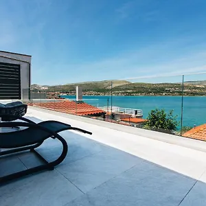 Villa Magna - Seaside With Pool And Sauna, Trogir