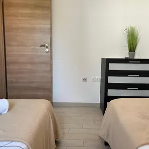 Apartment Affabilis Vip House - Top Location Right Next To The Beach - Free Parking - Sea View - Facilities And Activities Within Walking Distance - 15 Minutes From Split Airport - Buralux, Trogir